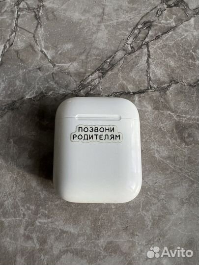 Apple AirPods (1-го поколения)