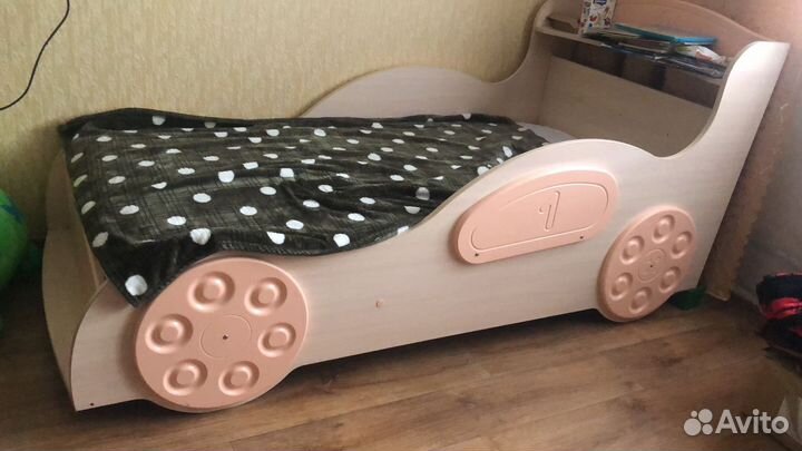 Детская кровать машина