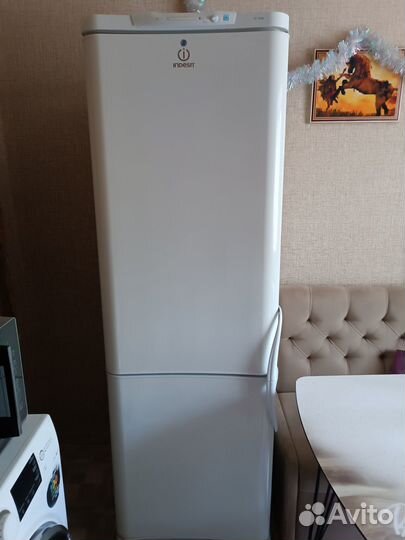 Продам холодильник Indesit