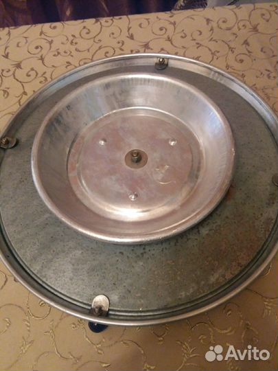 Тортница крутящаяся на ножке