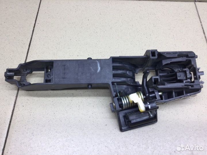 Кронштейн ручки Kia Ceed универсал G4FC 2019