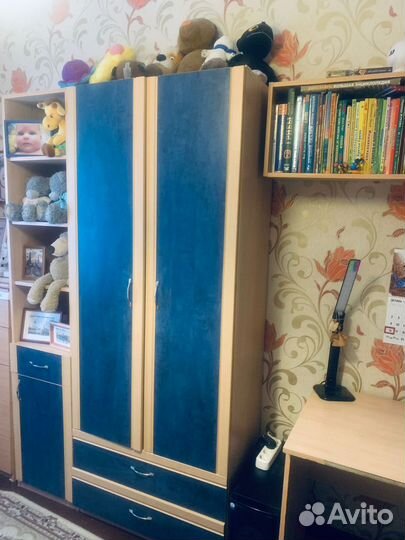 Детская кровать чердак со столом и шкафом