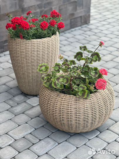 Кашпо из искусственного ротанга