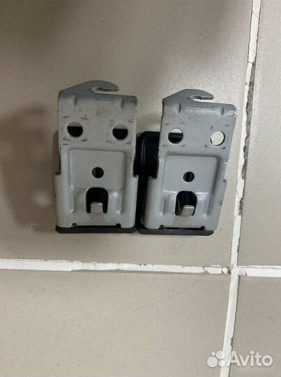 Ручка открывания капота Mitsubishi L200