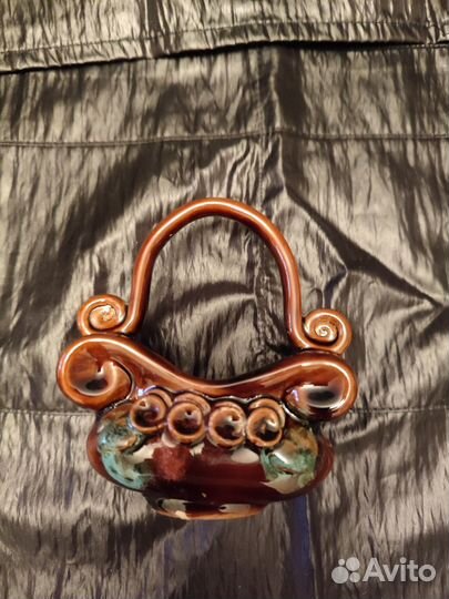 Маленькая керамическая вазочка