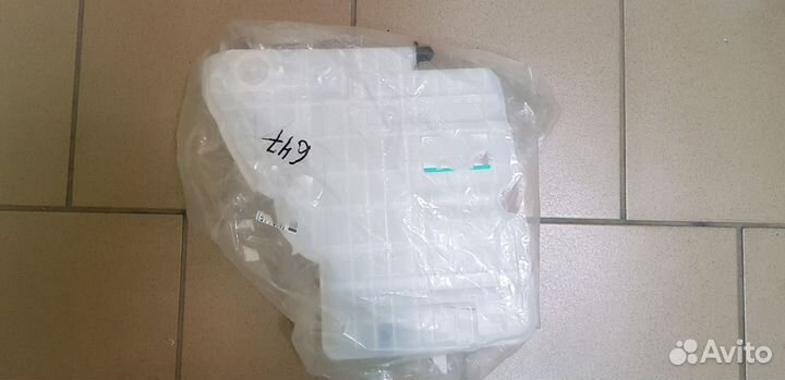 Бак омывателя с моторчиком Mitsubishi Fuso Canter