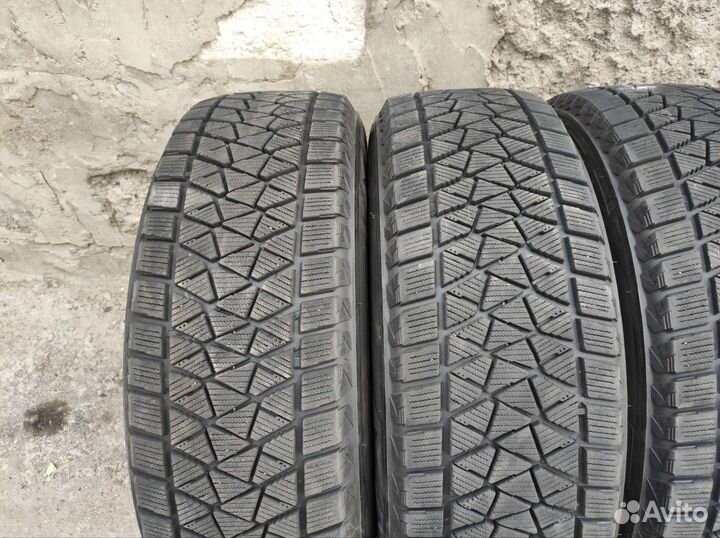 Bridgestone Blizzak DM-V2 225/65 R18