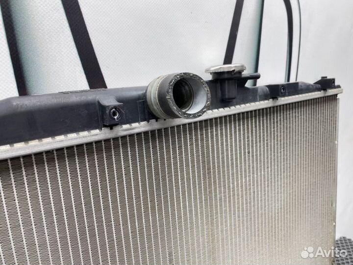 Радиатор охлаждения двигателя Honda Accord 7 CL