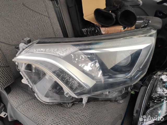 Фара левая Toyota Rav 4 CA40 (2015-2019) галоген