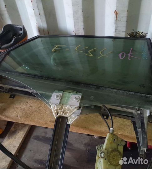 Стекло заднее правое