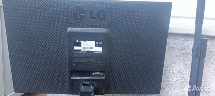 Монитор LG 19