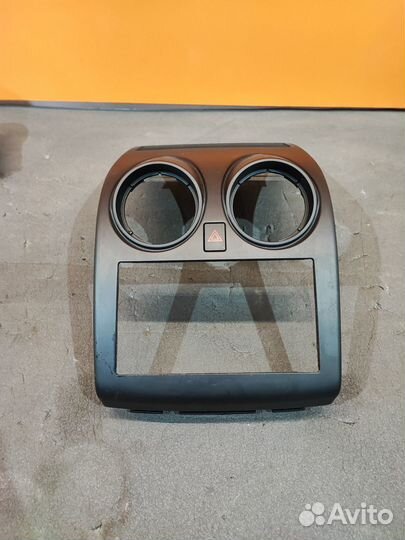 Накладка центральной консоли Nissan Qashqai j10