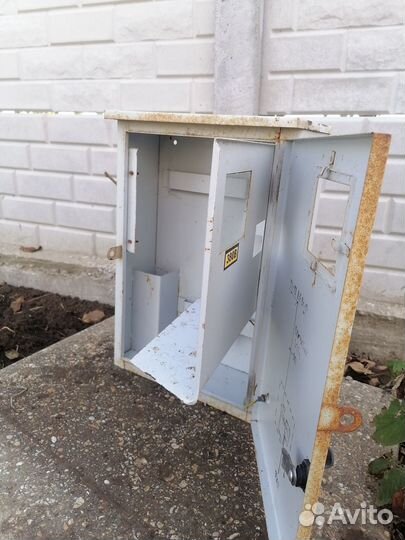 Шкаф распределительный навесной металлический