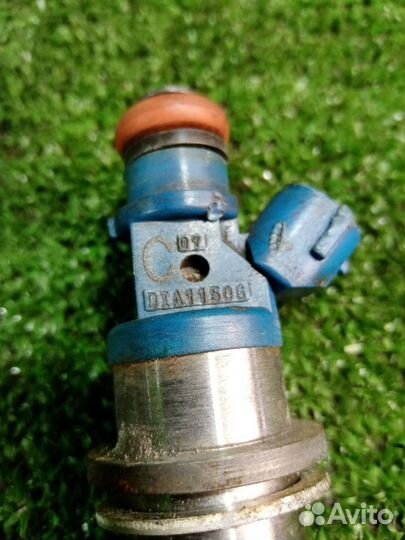 Форсунка топливная Mitsubishi Pajero 3 V75W 6G74