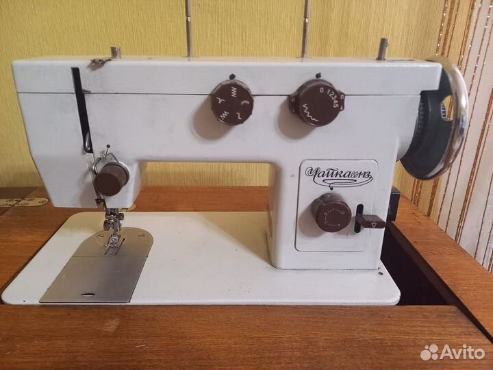 Продам швейную машинку Чайка