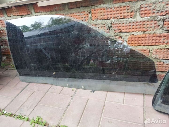 Стекло переднее правое Mitsubishi Colt 4 1992-1996