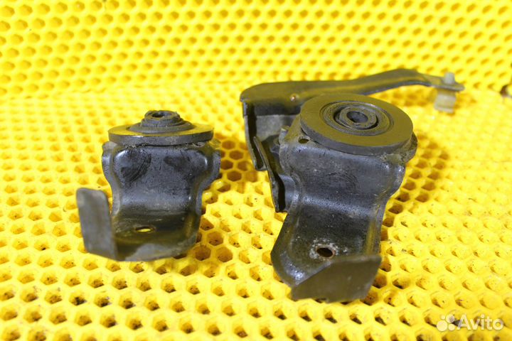 Кронштейн радиатора Nissan X-Trail T30