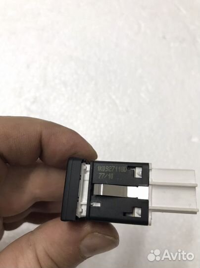 Кнопка ASR 1K0927118D Golf 6