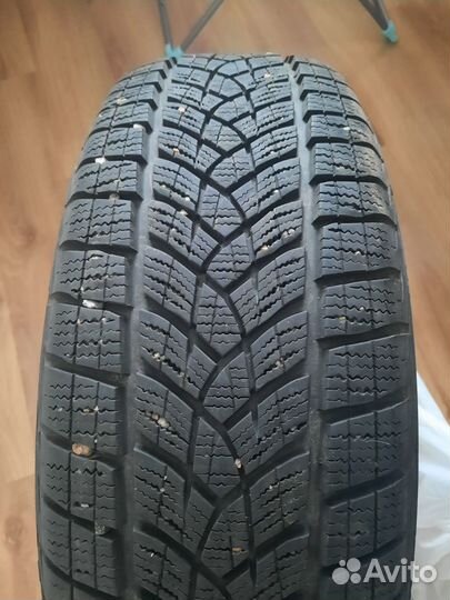 Goodyear UltraGrip Ice 225/60 R18 104