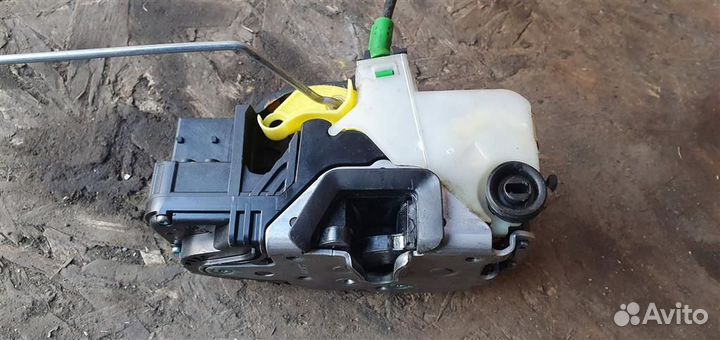 Замок двери задней левой Opel Insignia 2008-2017