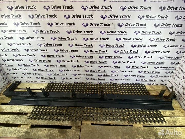 Кронштейн крепления крыла правый Renault Magnum