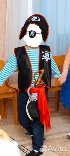 Костюмы новогодние папуас, пират, енот