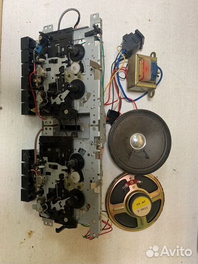 Лентопротяжный механизм,блок питания,динамики