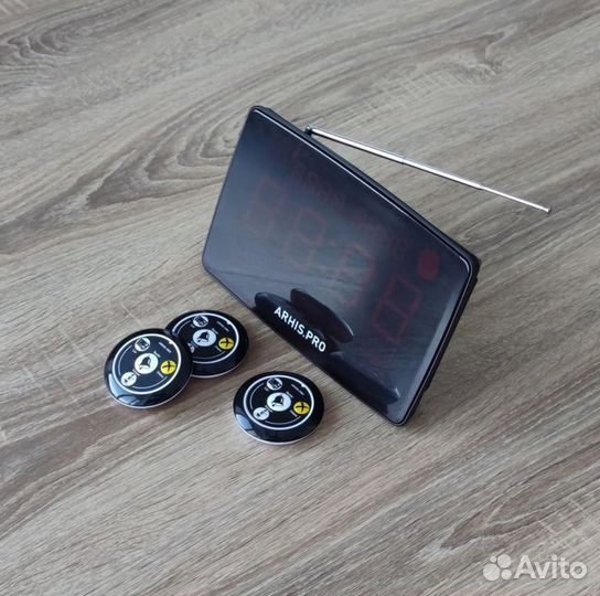 Кнпока вызова кальянщика и официанта с руск. Табло