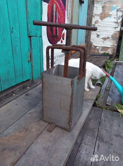 Соковыжималка шнековая ручная