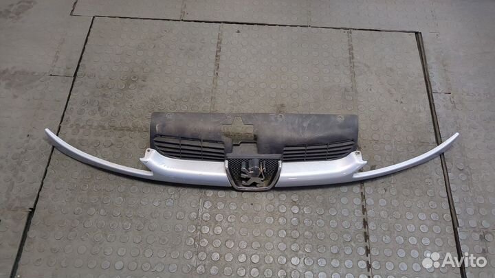 Решетка радиатора Peugeot 206, 2006