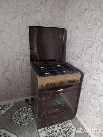 Газовая плита новая с электрической духовкой