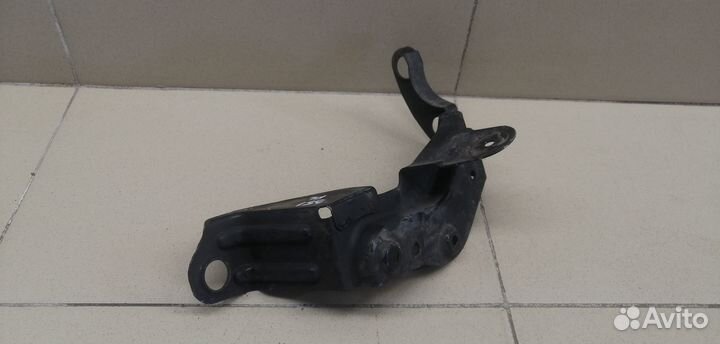 Кронштейн (сопут. товар) A4 B6 2000-2004