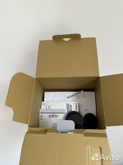 Зеркальный фотоаппарат canon 2000d