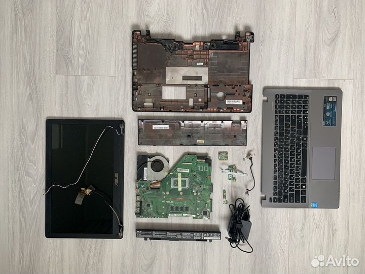 Ноубук Asus X550LA на разбор