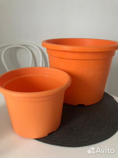 Горшки пластмассовые разные