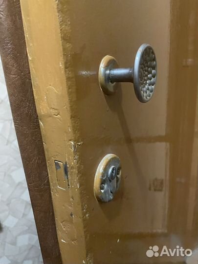 Дверь входная деревянная