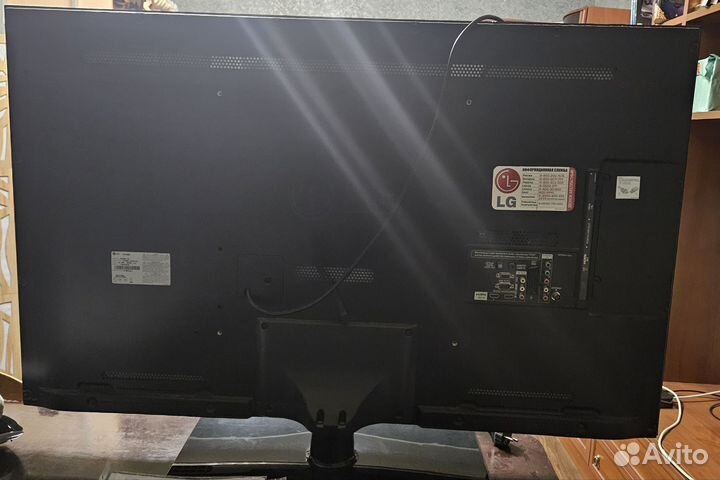 Телевизор с тюнером и спутниковой тарелкой