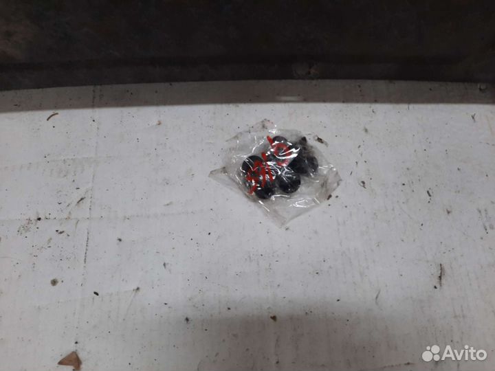 Mazda 3BK утеплитель капота