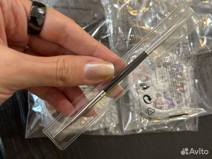 Стразы для маникюра, дизайна ногтей и кисть