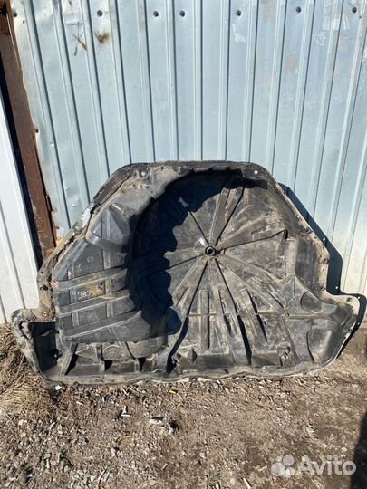 Пластиковая ниша запасного колеса Renault Megane