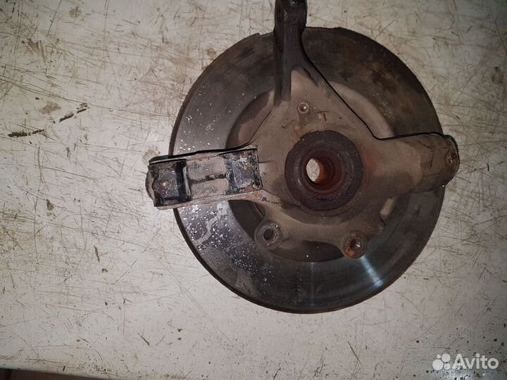 Кулак поворотный левый citroen C4