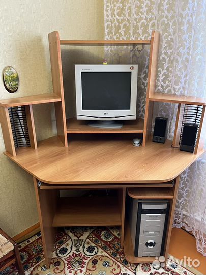 Компьютерный стол