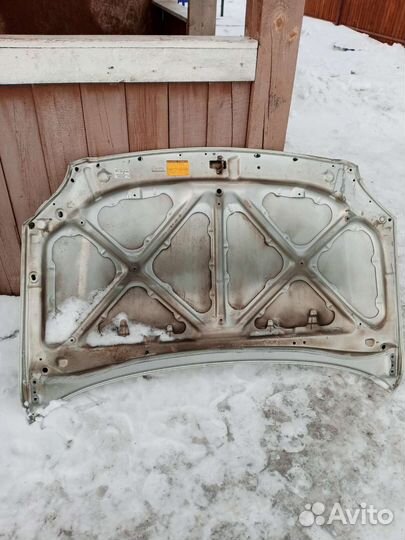 Капот от toyota avensis т250