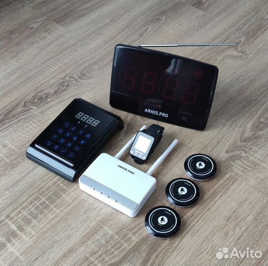 Кнопка вызова официанта в комллекте с часами табло