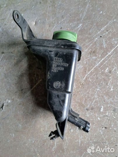 Бачок гидроусилителя на Audi A4 B6