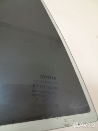 Стекло двери задней левой форточка Toyota Auris E1
