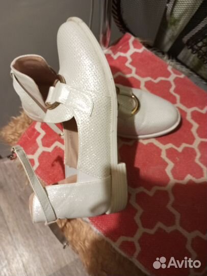 Туфли,почти новые одевала один раз только 40р