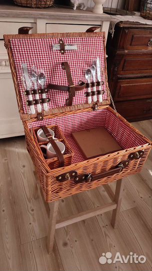 Корзина для пикника, Сундук