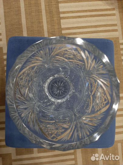 Большая хрустальная ваза