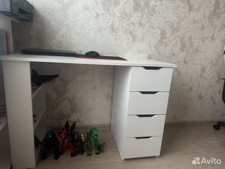 Письменный стол